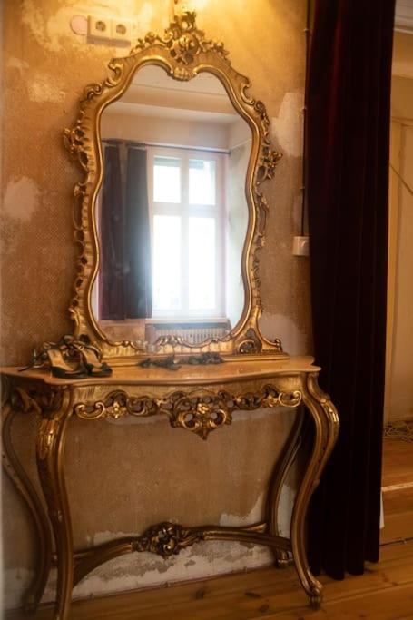 Schoeneberg Flat & Art Gallery Apartment
